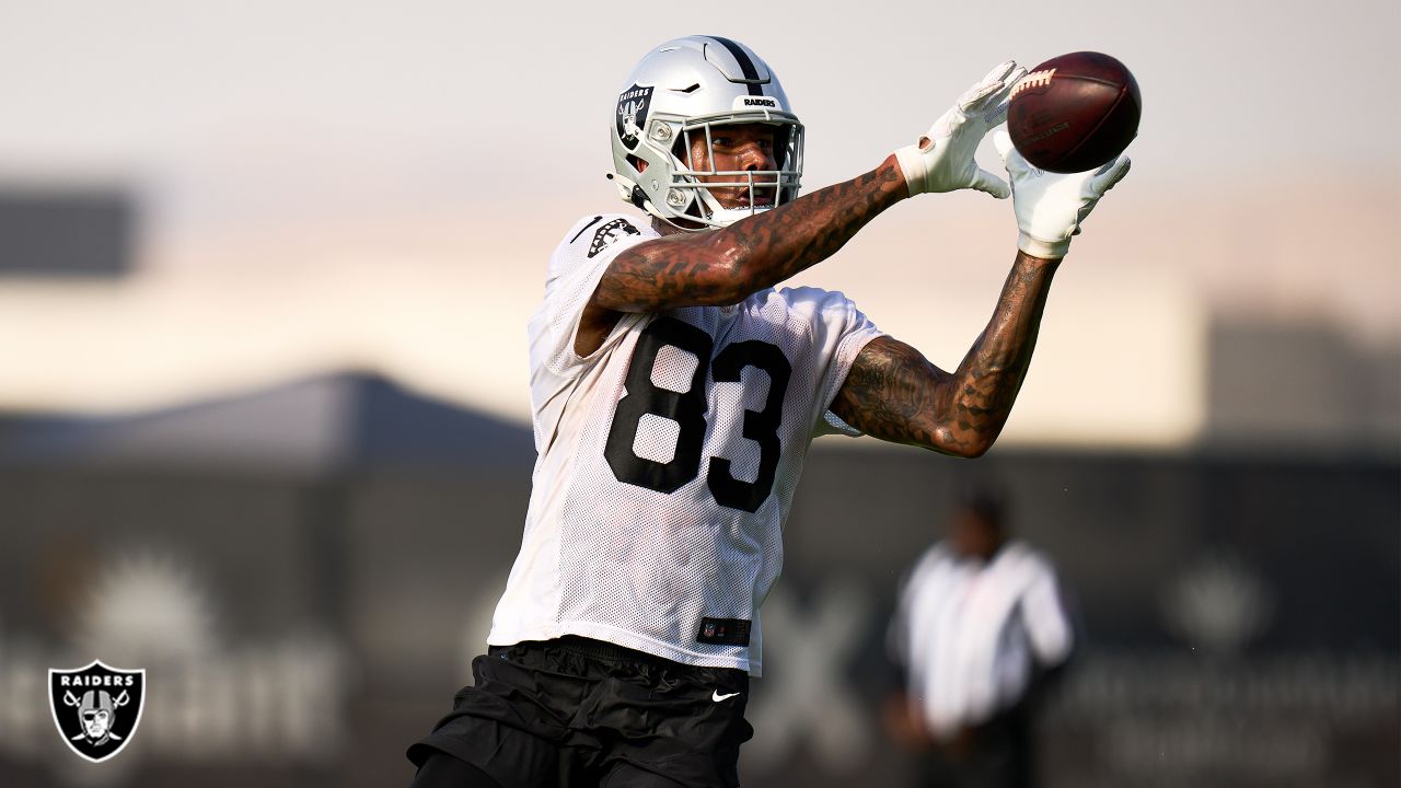 Tight end (83) Darren Waller of the Las Vegas Raiders warms up