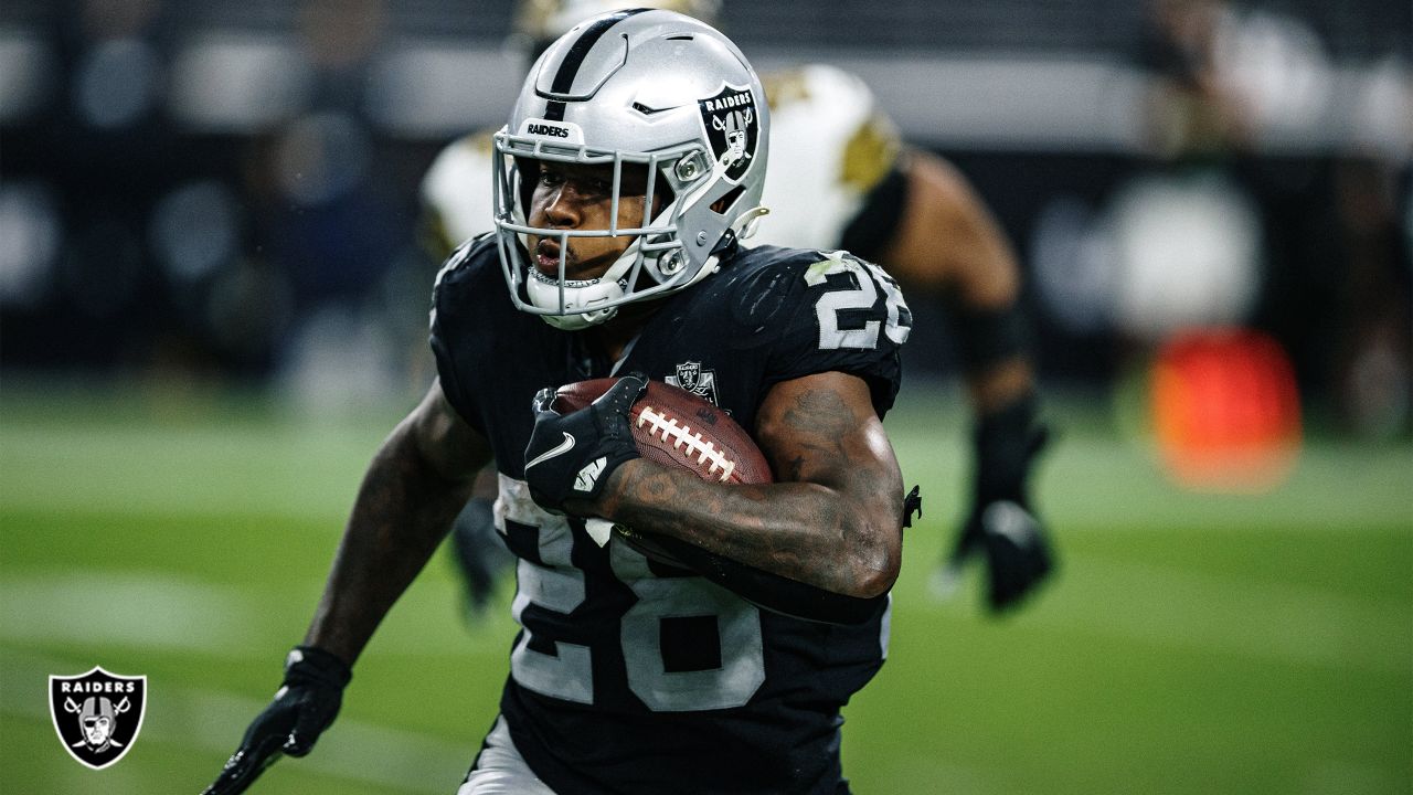 Running back Josh Jacobs of the Las Vegas Raiders wears Grinch-themed  News Photo - Getty Images
