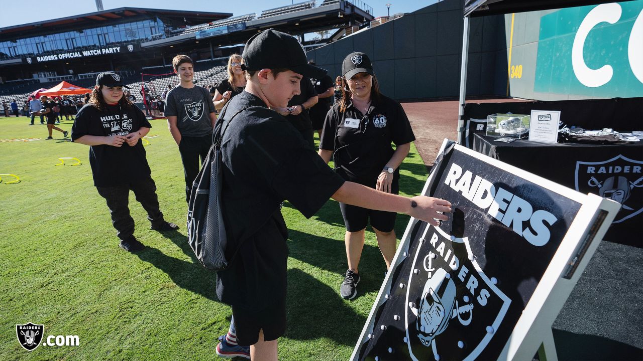 Raiders' Las Vegas fans hit jackpot with loud performance in opener