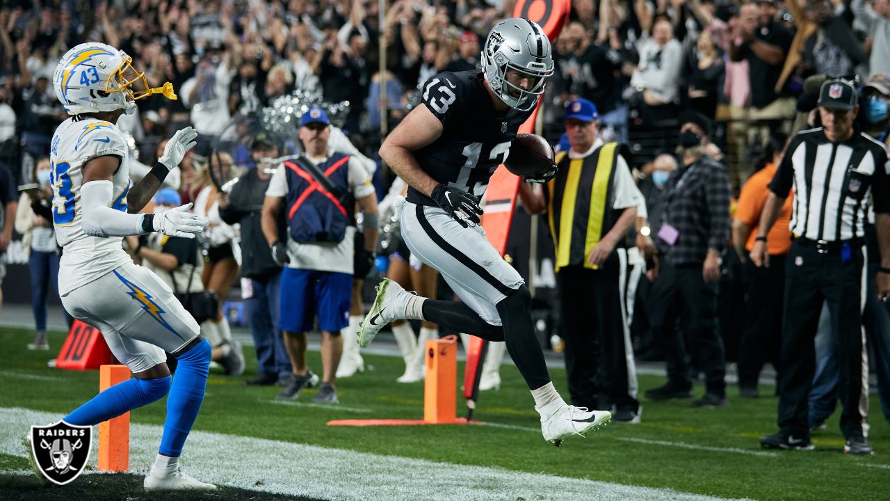 Derek Carr of Raiders falls to Justin Herbert and Chargers, Ed Graney, Sports