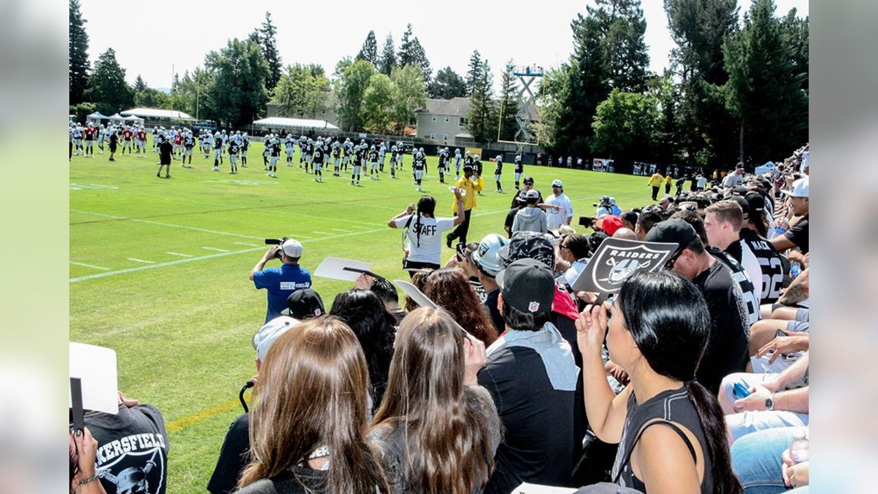 Oakland Raiders superfan gets team hyped with dance moves at camp