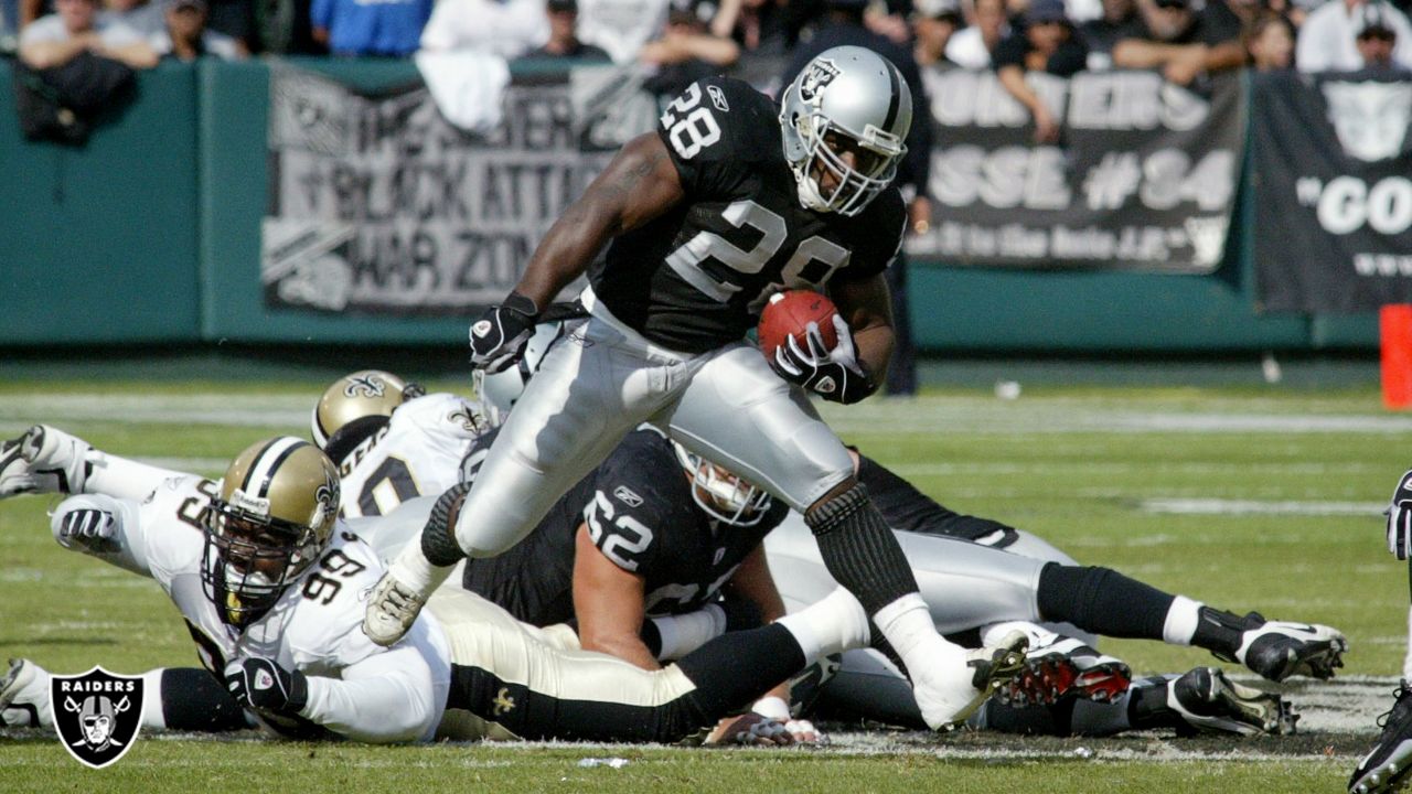 2,553 New Orleans Saints V Oakland Raiders Photos & High Res