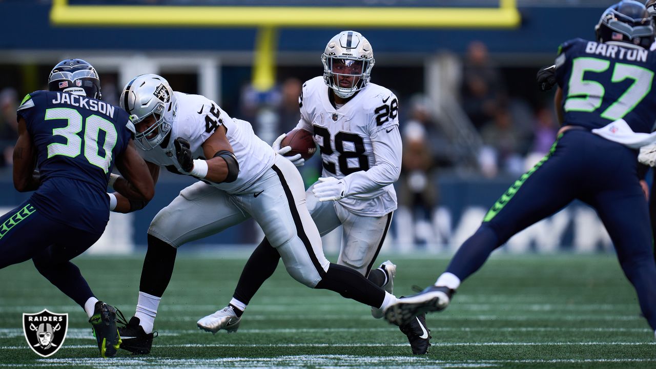 Josh Jacobs' dramatic 86-yard OT run caps wild win for the Raiders over the  Seahawks