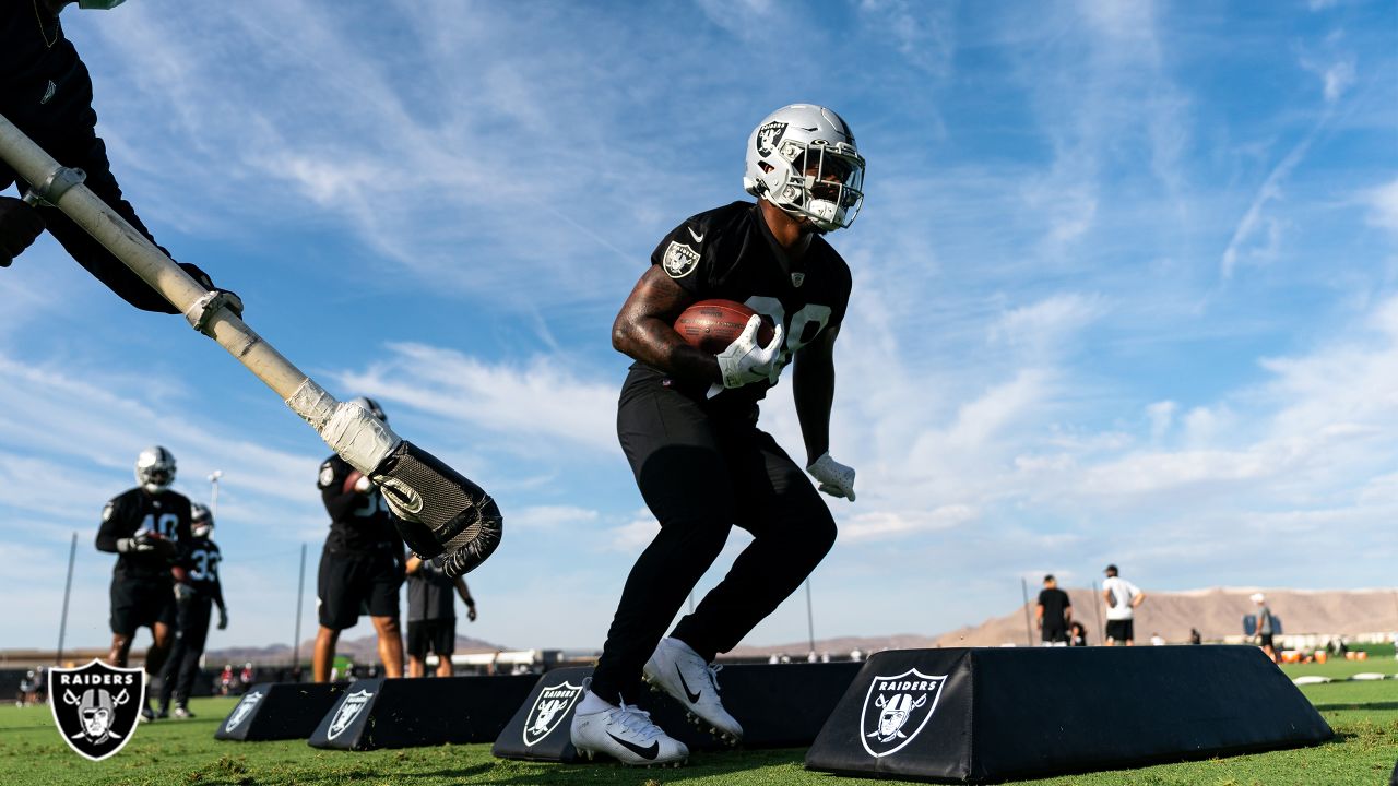 Las Vegas Raiders running back Josh Jacobs (28) practices during