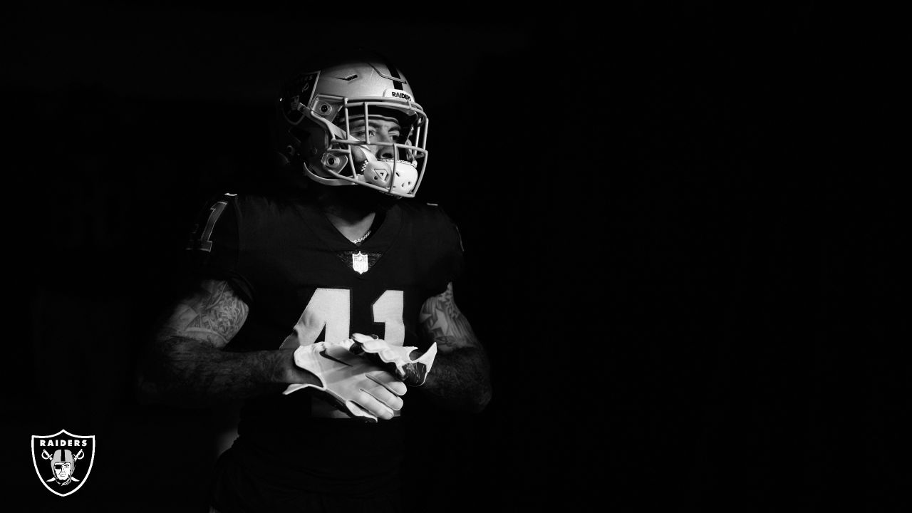 Las Vegas Raiders vs. New Orleans Saints. Fans support on NFL Game.  Silhouette of supporters, big screen with two rivals in background Stock  Photo - Alamy