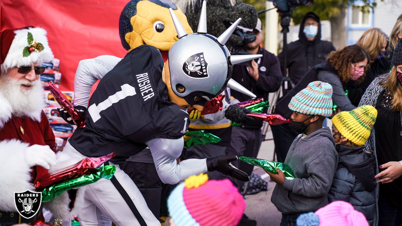 Photos: Raider Rusher, Raiderettes assist with elementary school