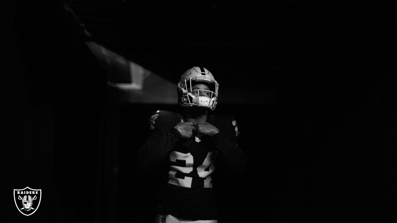 Raiders news: Quarterback Derek Carr AFC Offensive Player of the month -  Silver And Black Pride