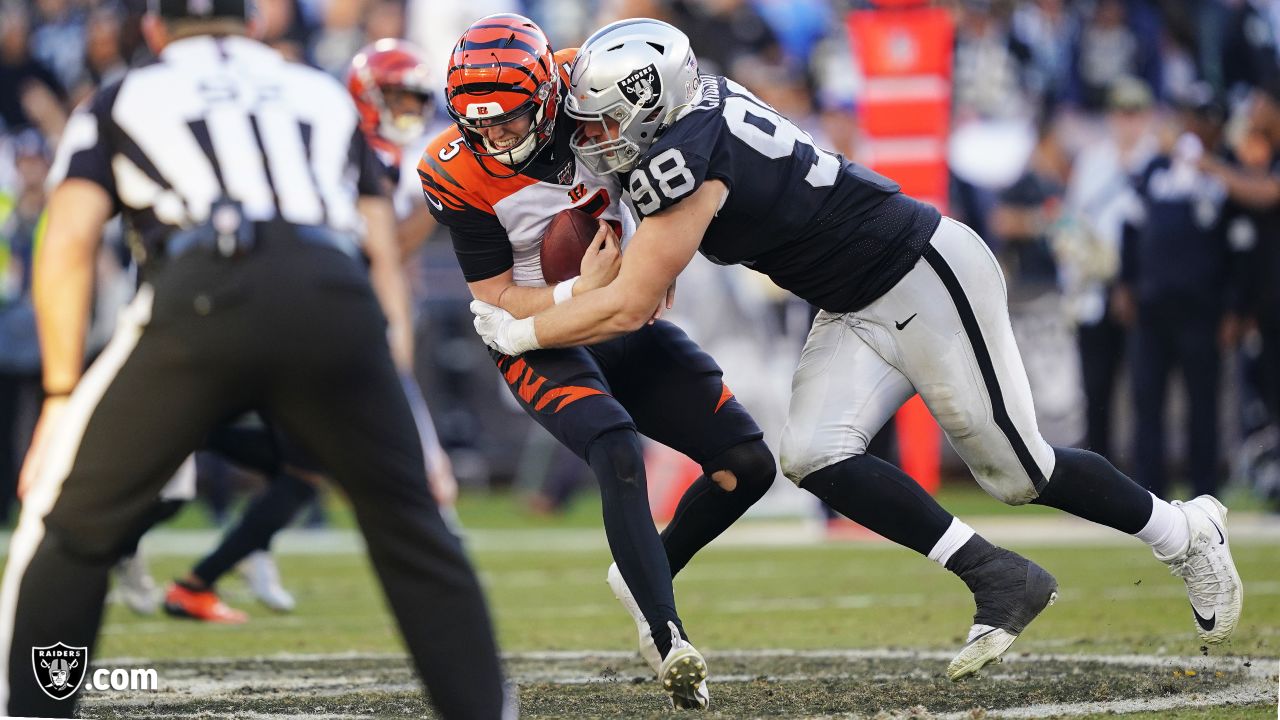 Raiders defensive end Maxx Crosby (98) celebrates a sack of