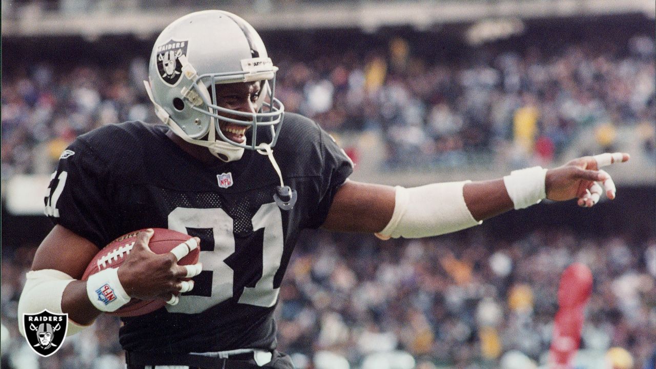 25 Nov 2001: Tim Brown of the Oakland Raiders during the Raiders