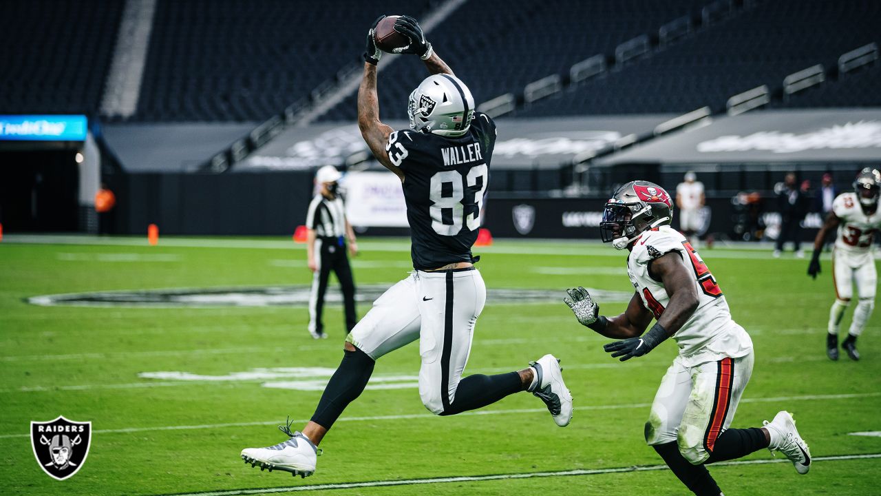 Las Vegas Raiders tight end Darren Waller (83) makes a catch