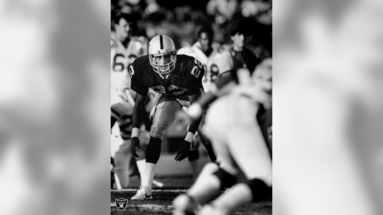 Mike Haynes scores a touchdown at Pro Football Hall of Fame