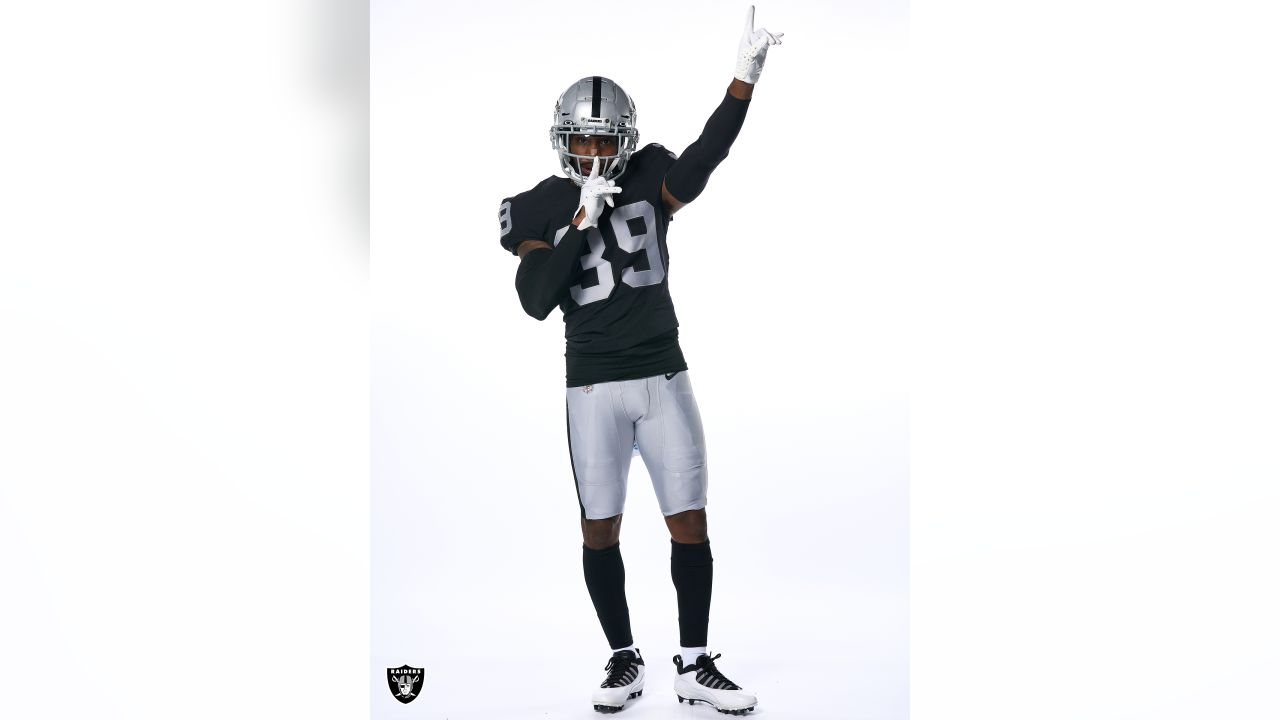 Raiders cornerback Nate Hobbs takes a photo with fans before the News  Photo - Getty Images