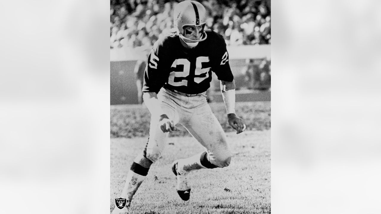 Fred Biletnikoff in Action  Oakland raiders football, Nfl football  players, Raiders football