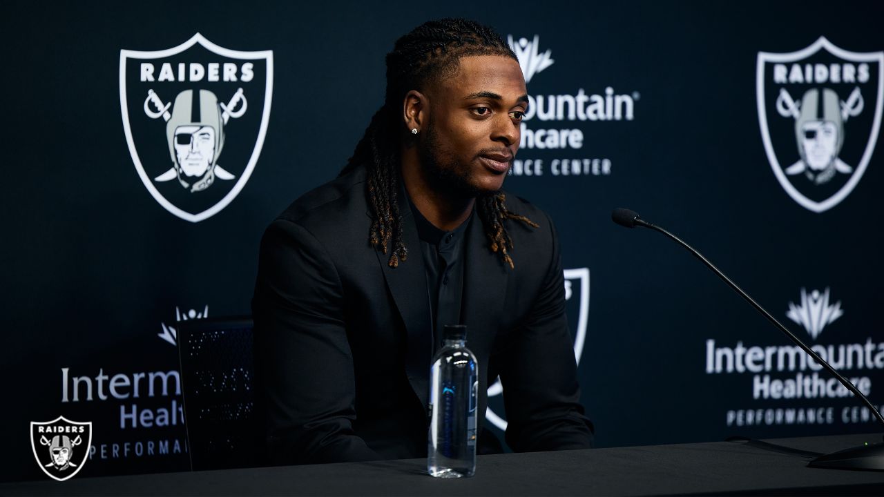 Las Vegas Raiders wide receiver Davante Adams warms up prior to an NFL  football game against the Indianapolis Colts, Sunday, Nov. 13, 2022, in Las  Vegas. (AP Photo/Matt York Stock Photo - Alamy