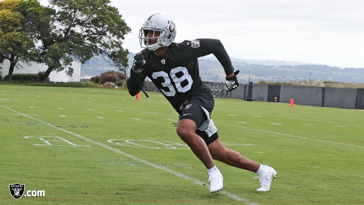 Raiders release 2nd-year running back Trey Ragas