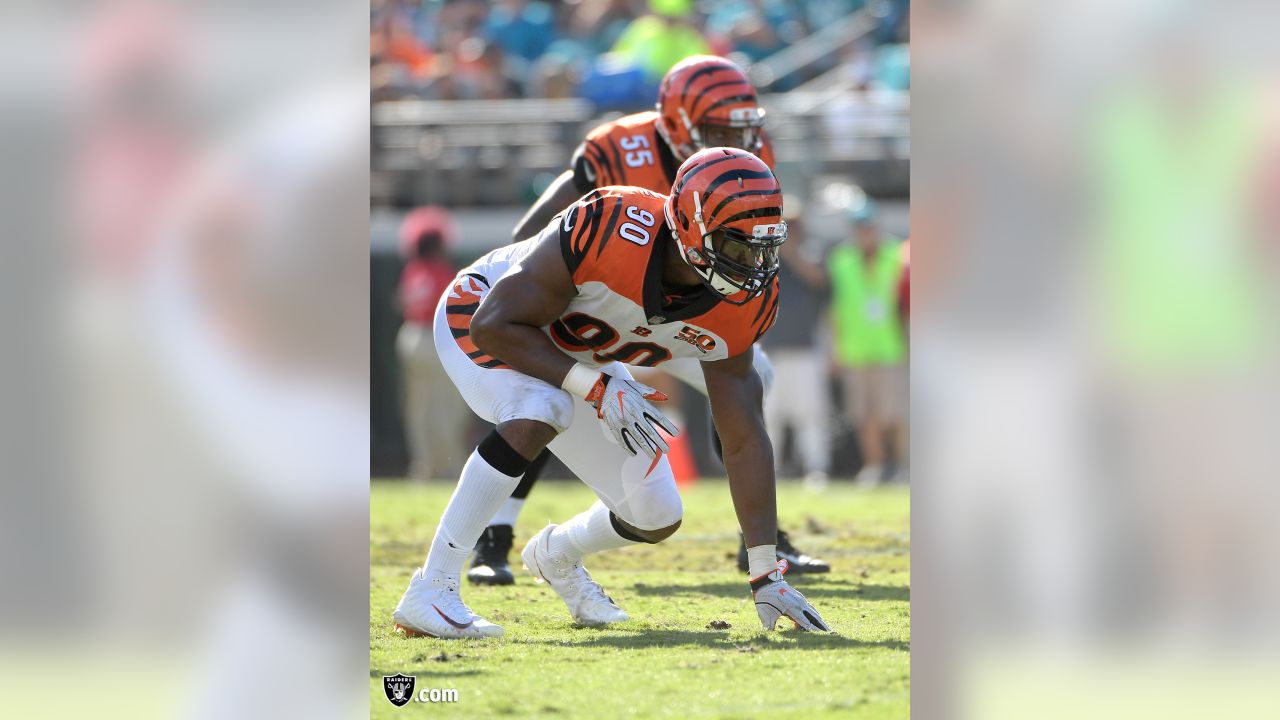 Raiders sign linebacker Vontaze Burfict