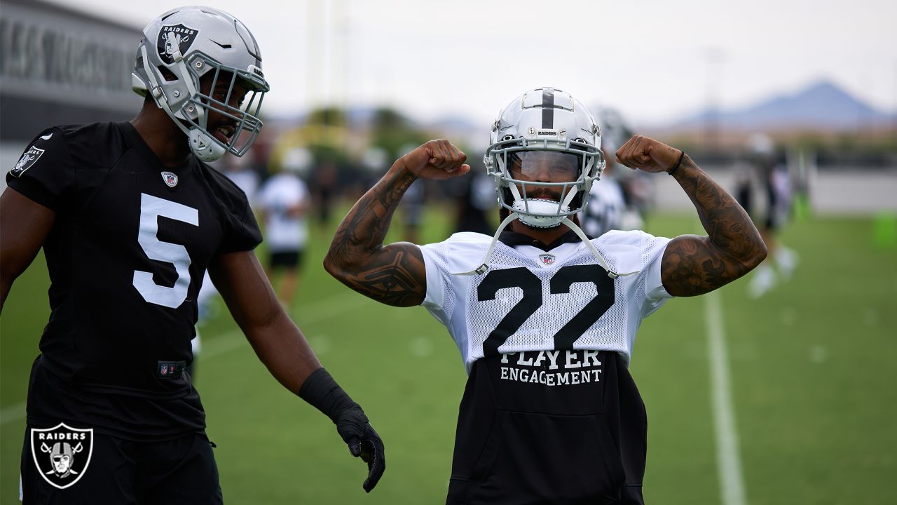 Las Vegas Raiders running back Ameer Abdullah (22) returns a