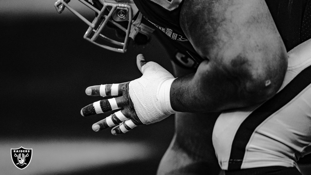 Kansas City Chiefs guard Rodney Hudson (61) in warm-ups prior to