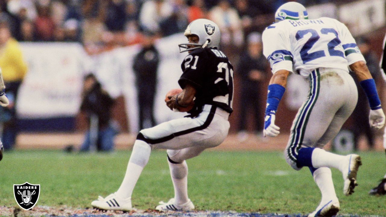 Oakland Raiders wide receiver Cliff Branch (21) embraces quarterback Jim  Plunkett (16) as the Raiders lined up for a team picture before a workout  in the Superdome in New Orleans, Jan. 21