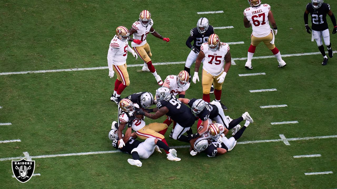 San Francisco 49ers: First look at @cantguard5 & @3_too_live in red and  gold @rkangphoto/NFL…