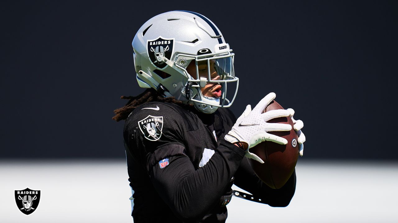 Trevon Moehrig of the Las Vegas Raiders celebrates after making an News  Photo - Getty Images