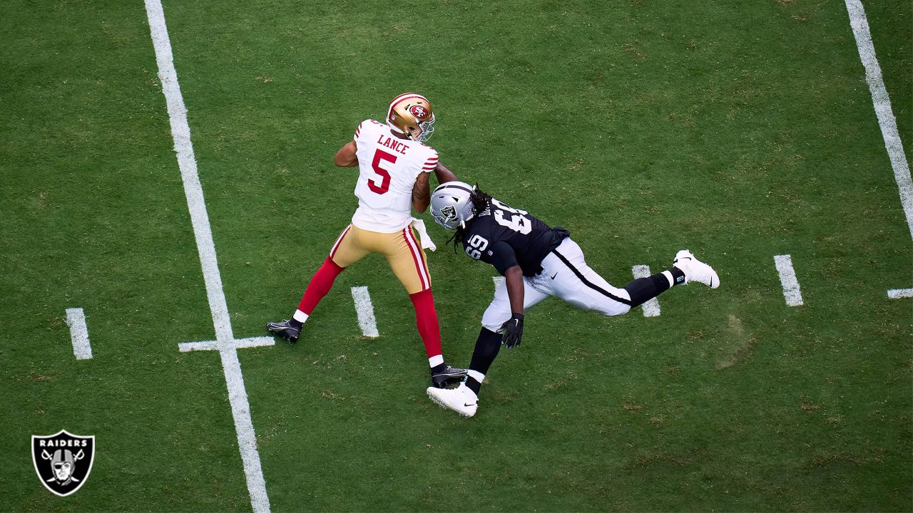 San Francisco 49ers: First look at @cantguard5 & @3_too_live in red and  gold @rkangphoto/NFL…