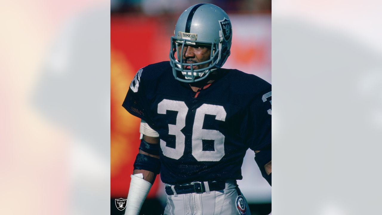 Remembering Raiders legend Mike Davis