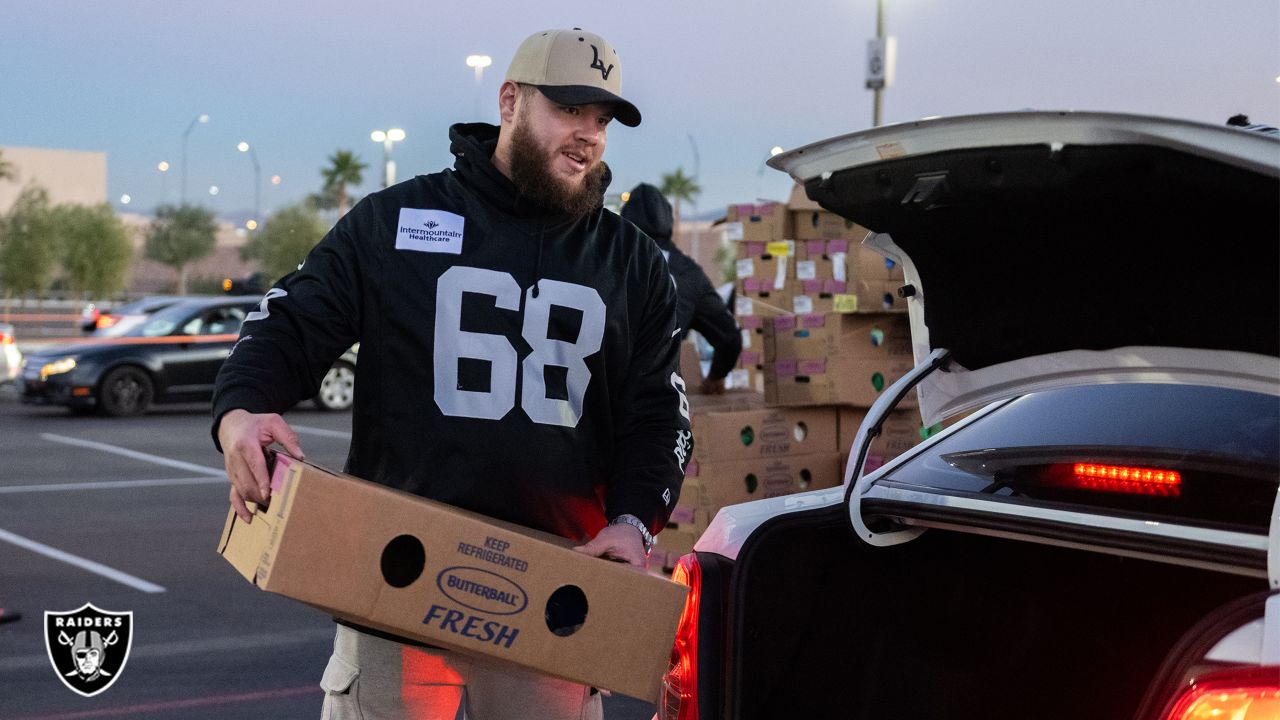 Raiders assist Southern Nevada community for Thanksgiving