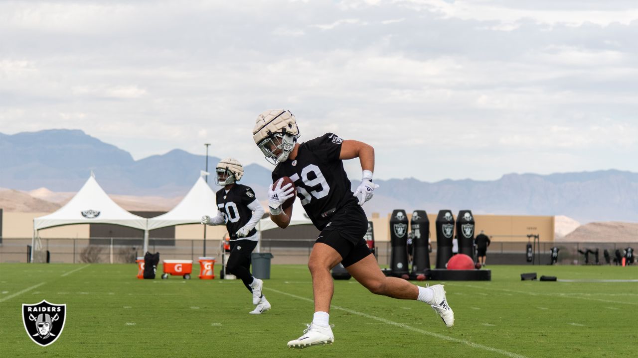 Las Vegas Raiders linebacker Luke Masterson (59) lines up against