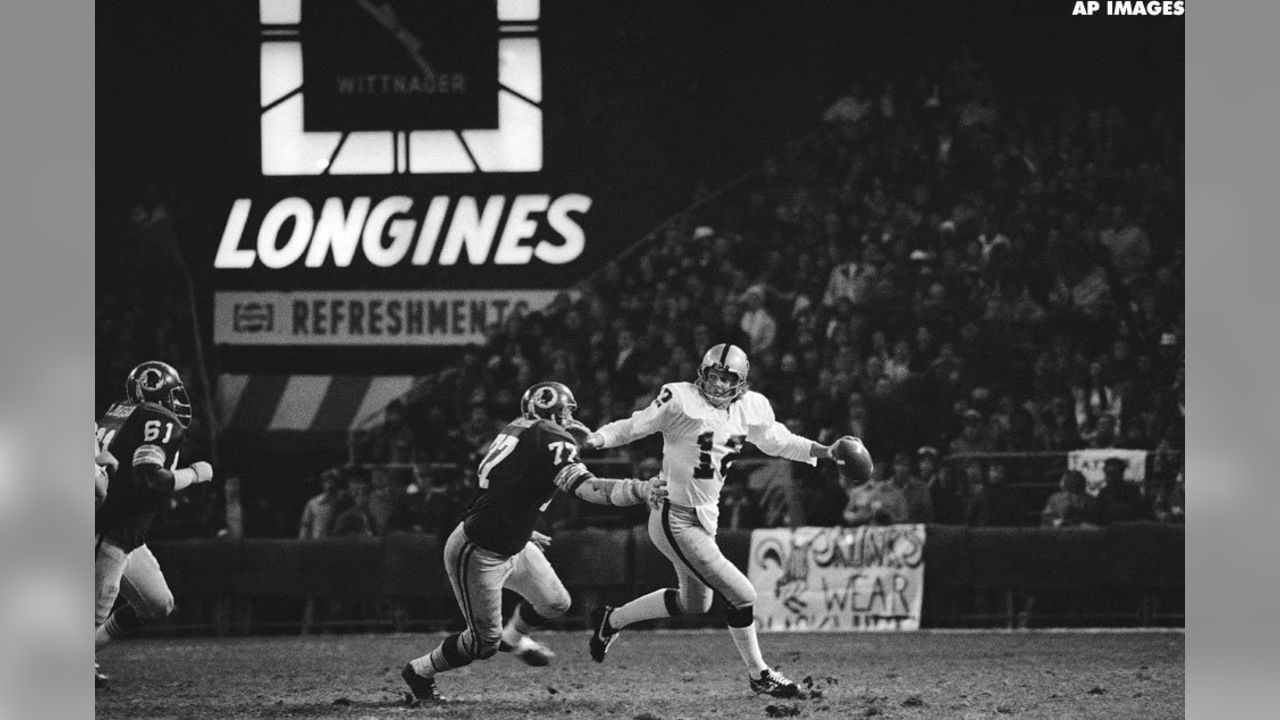 Tom's Old Days on X: “Old Days”,Raiders QB Ken Stabler and Coach John  Madden talk things over during their 1976 AFC Championship victory over the  Steelers in Oakland.#NFL #Oakland #Raiders #PittsburghSteelers #1970s