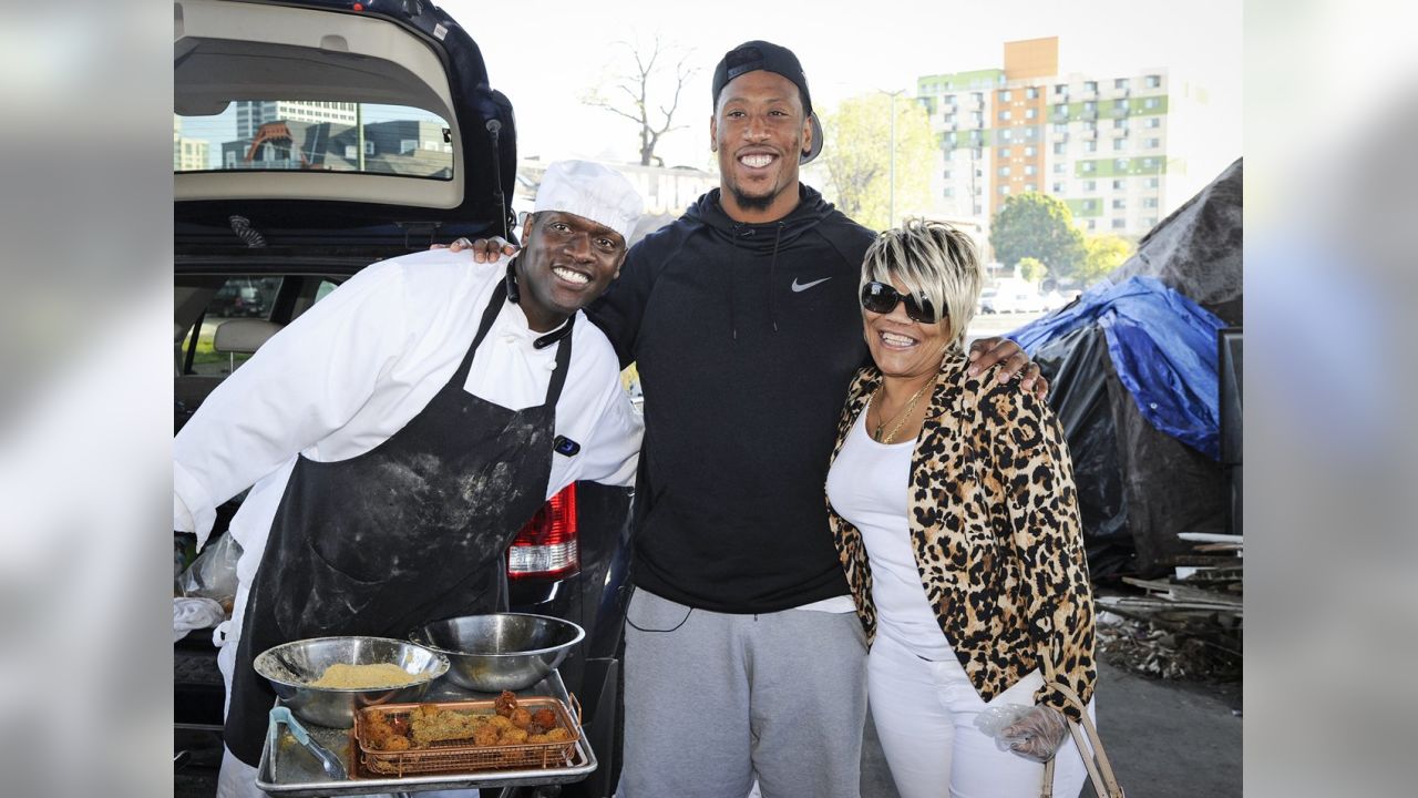 Bruce Irvin Named Raiders' Nominee For Walter Payton Man Of The