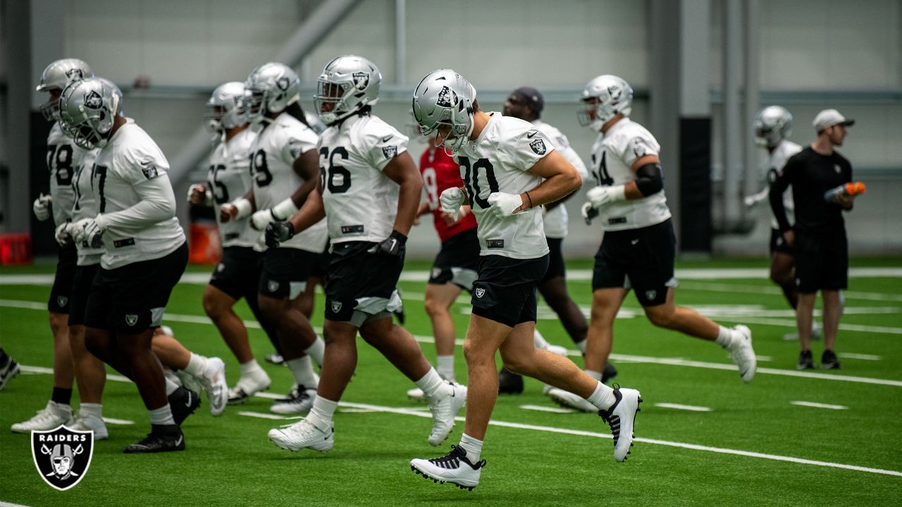 Raiders tight ends thriving as the 'lifeblood' of Oakland's offense