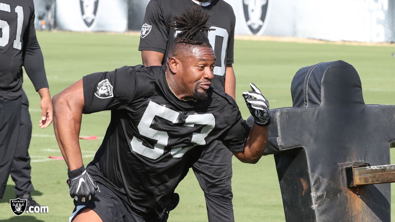 Raiders TE Lee Smith plays long snapper after Andrew DePaola hurt