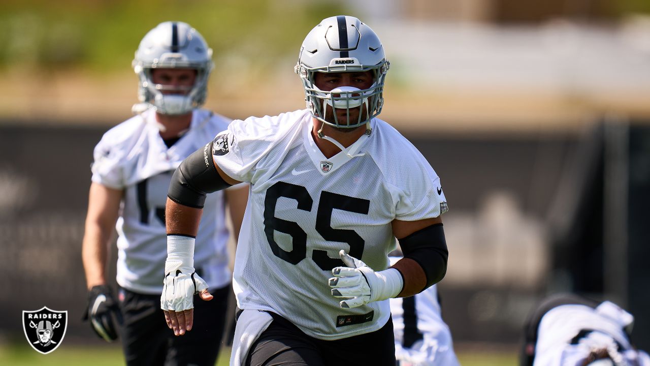 Kolton Miller, Jermaine Eluemunor keep Raiders' offensive line afloat -  Silver And Black Pride