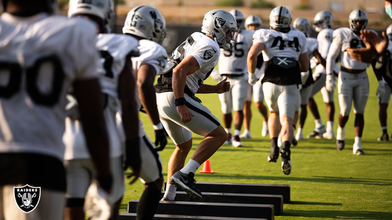 Raiders linebacker Tanner Muse (55) runs through drills during NFL football  practice at Raiders …