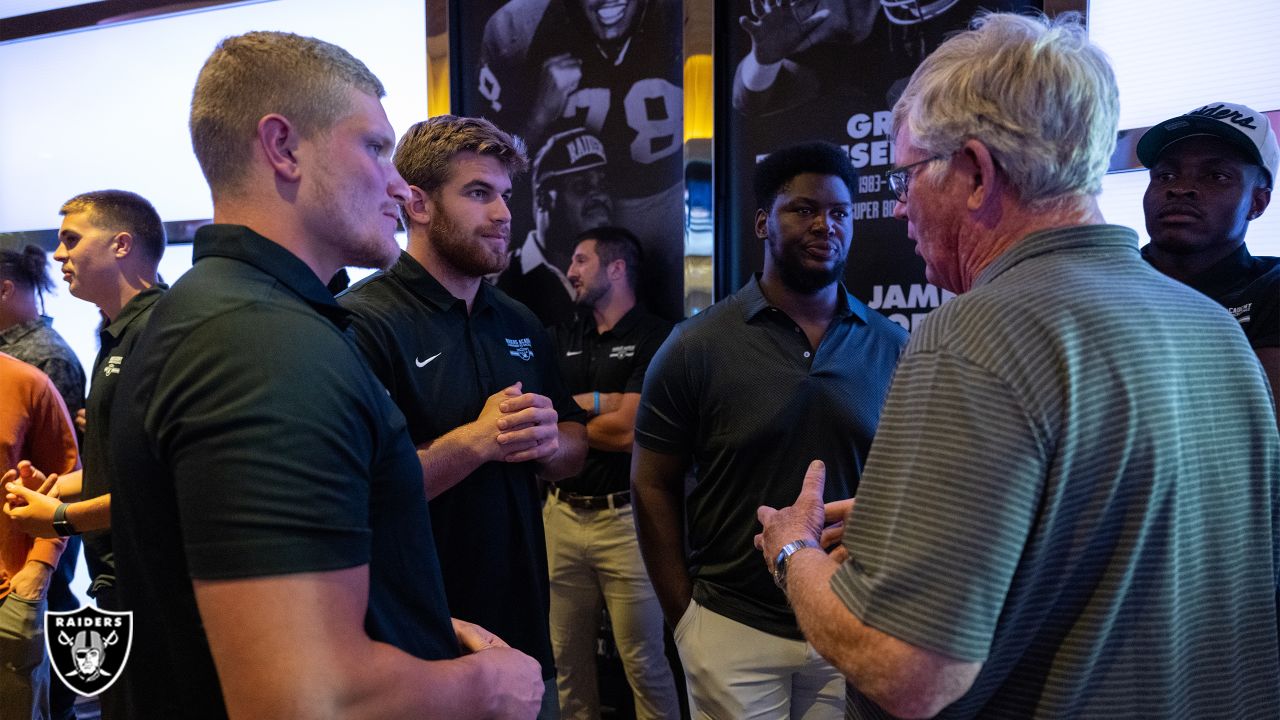 Photos: Raiders host an alumni dinner