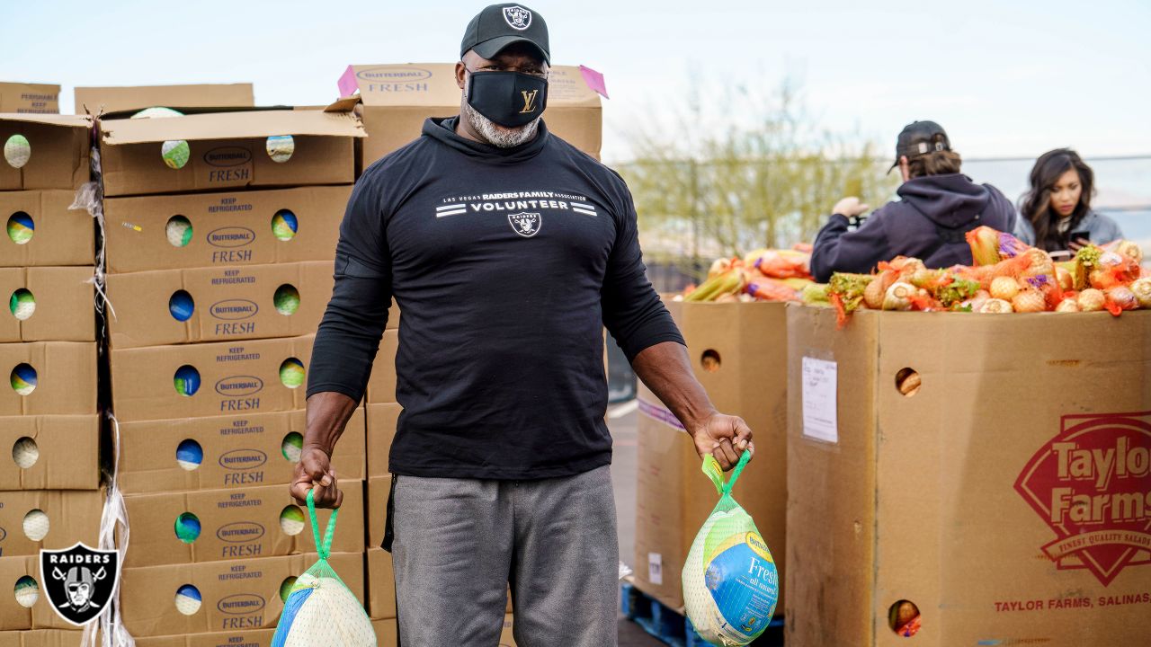 Raiders assist community by providing Thanksgiving meals