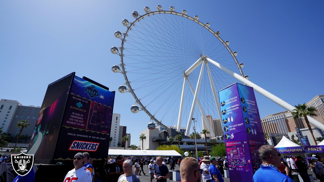 Welcome to the NFL Draft Vegas-style: magic, music and fun