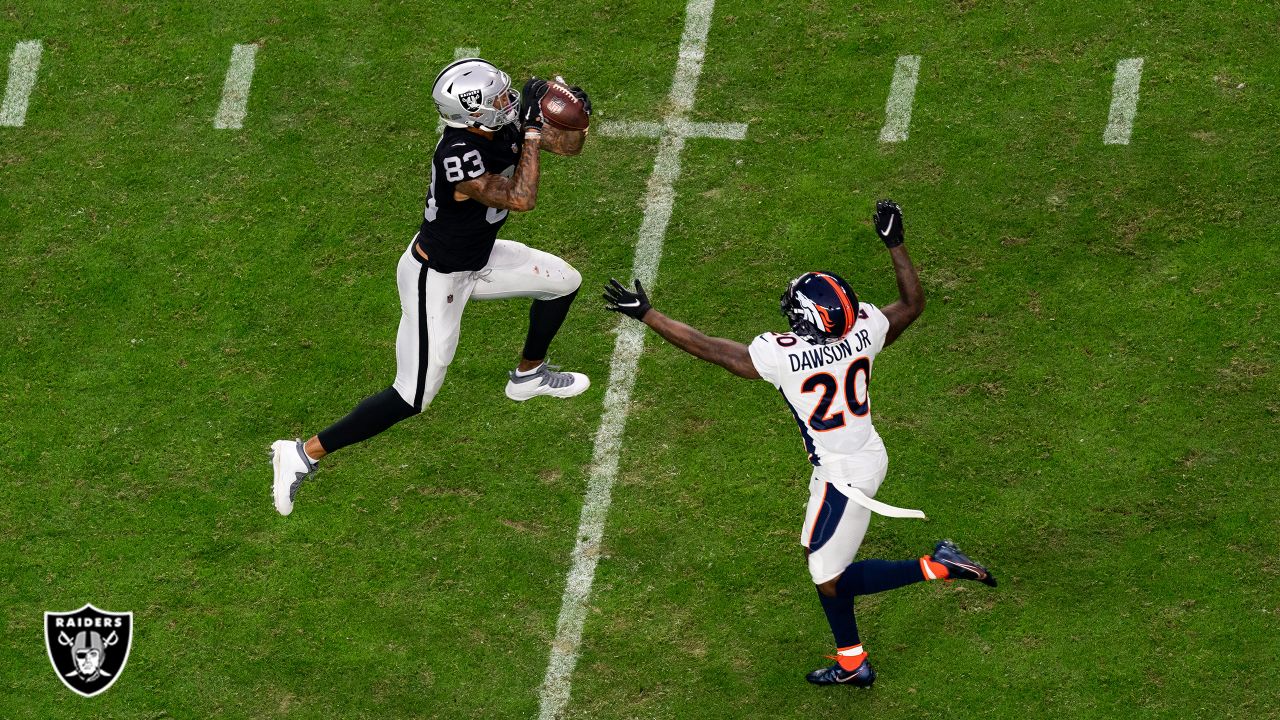 Las Vegas Raiders tight end Darren Waller (83) makes a catch