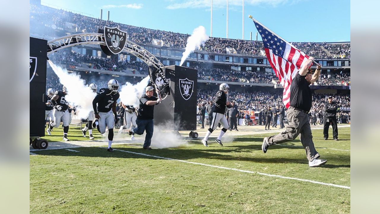 Raiders salute to service - Gem