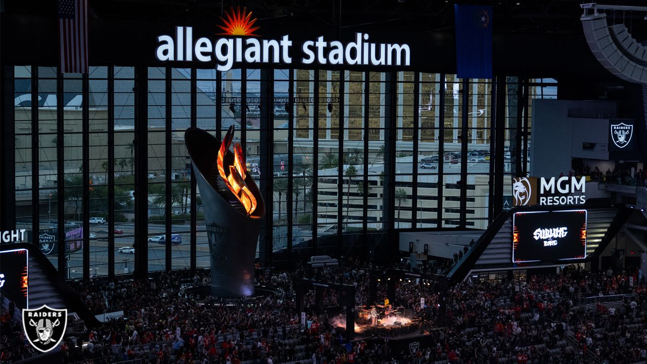 Gavin DeGraw sings national anthem for Kansas City Chiefs vs Las Vegas  Raiders at Allegiant Stadium: Watch