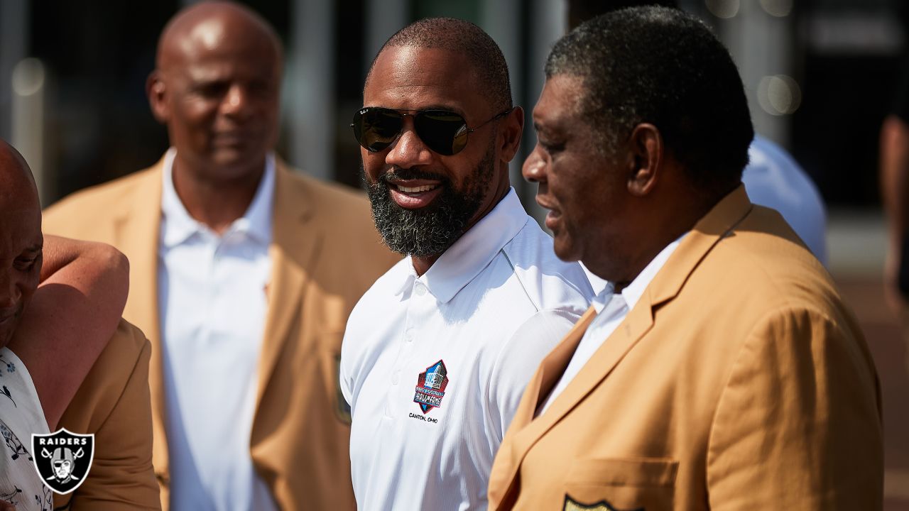 Charles Woodson receives his Pro Football Hall of Fame gold jacket