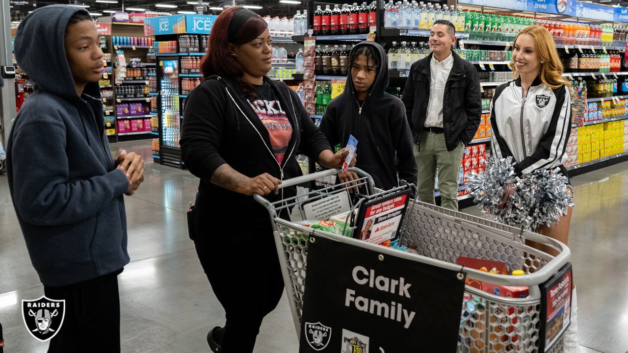 Raiders, Smith's take Las Vegas families on 'Holiday Huddle' shopping spree