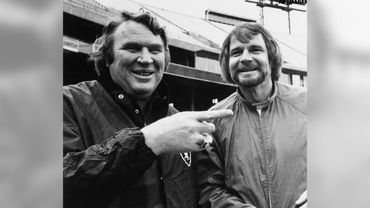 Tom's Old Days on X: “Old Days”,Raiders QB Ken Stabler and Coach John  Madden talk things over during their 1976 AFC Championship victory over the  Steelers in Oakland.#NFL #Oakland #Raiders #PittsburghSteelers #1970s