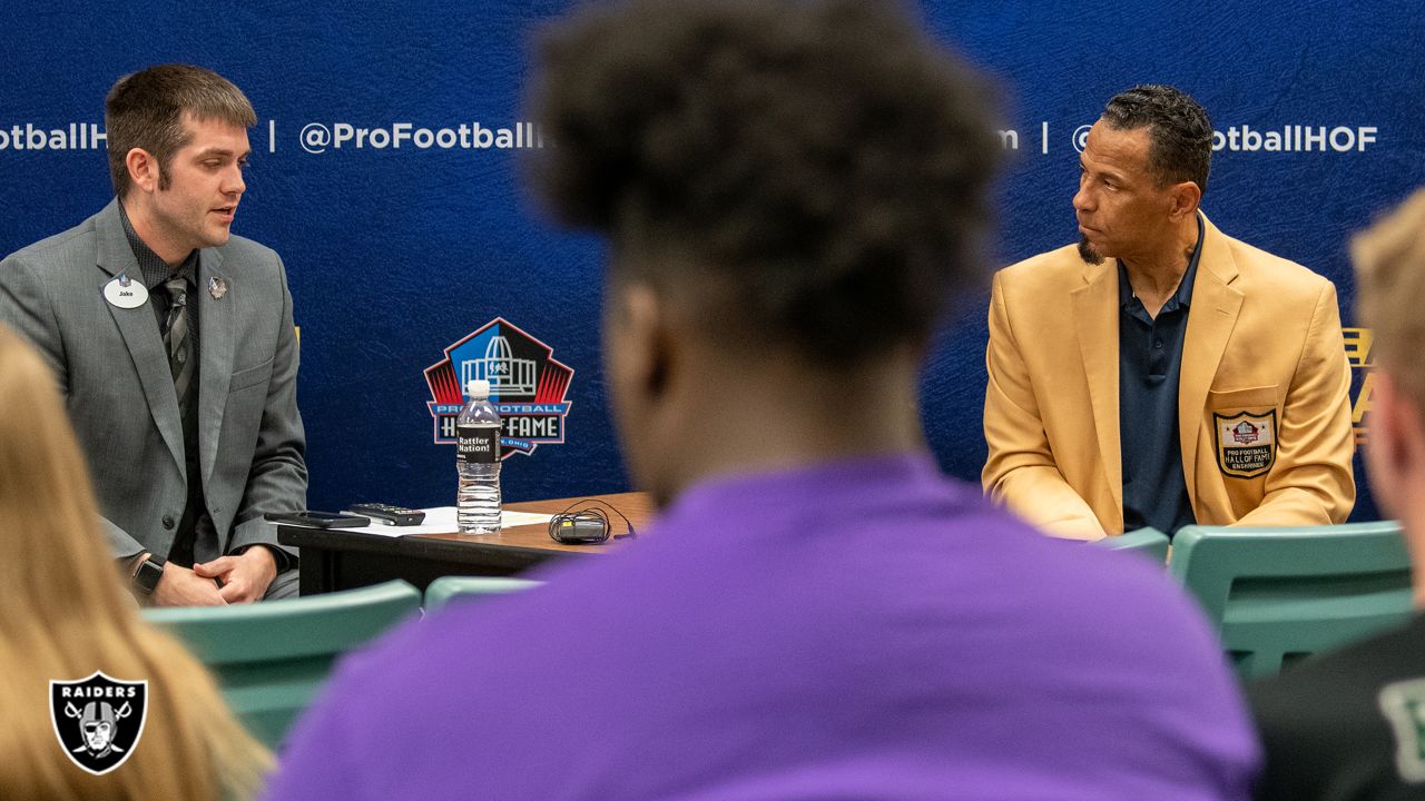 Rod Woodson talks with youth about life and football