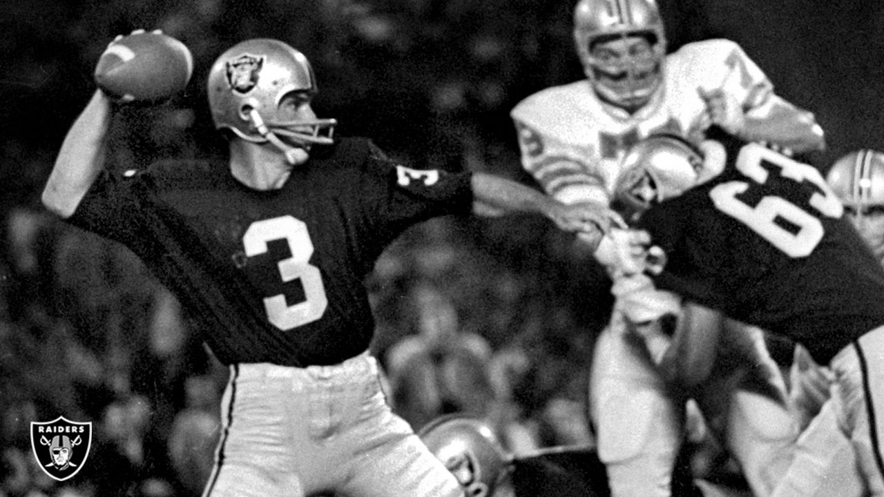 Las Vegas Raiders legend quarterback Daryle Lamonica honored at