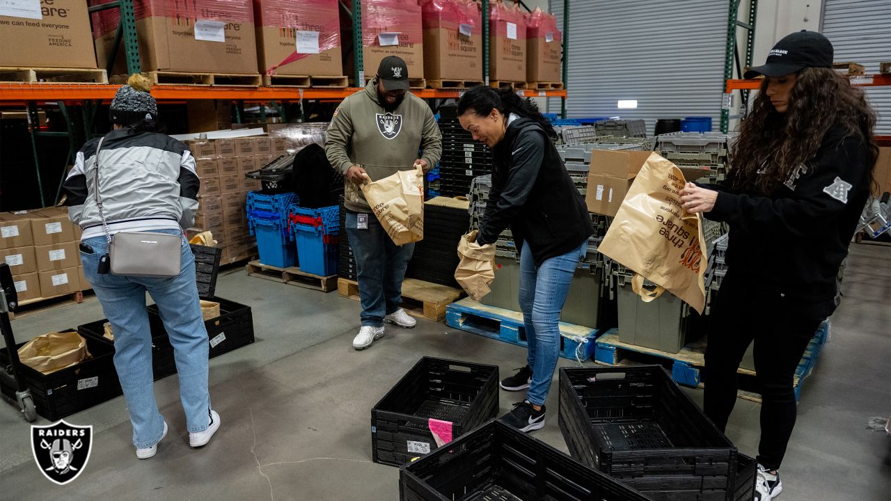 Photos: Raiders partner with Quaker and Three Square to pack Thanksgiving  essentials