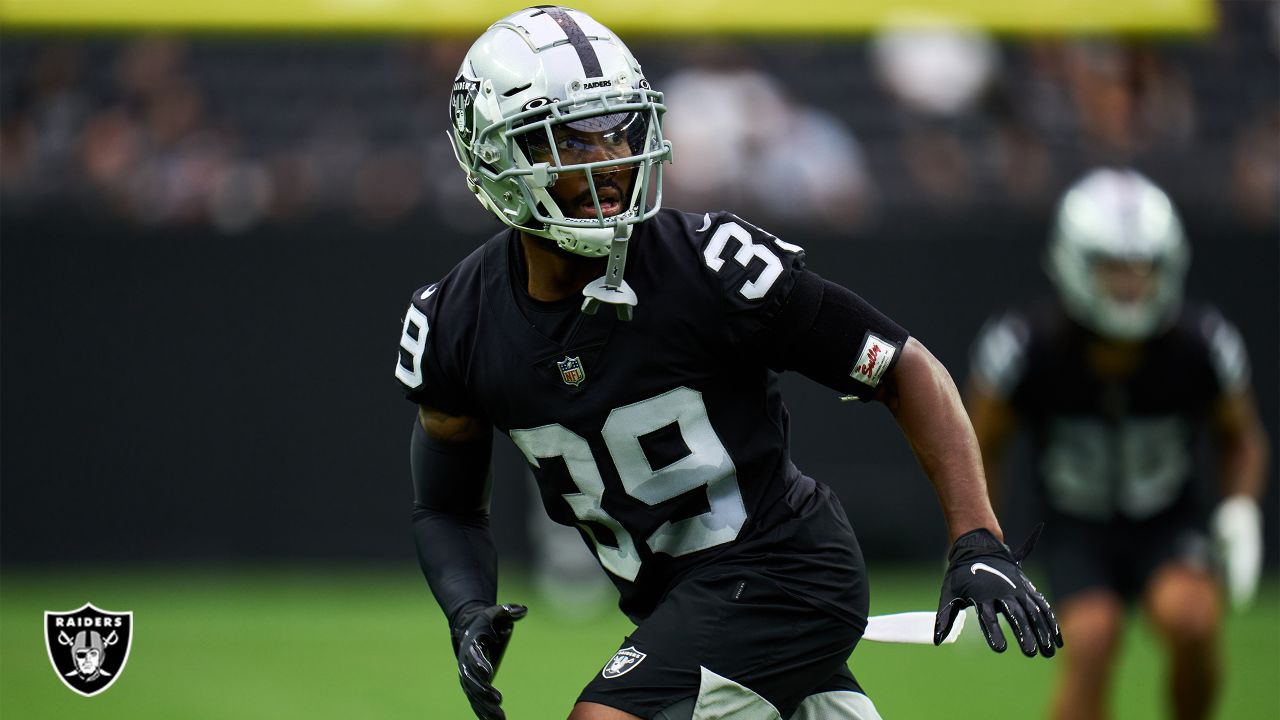 Las Vegas Raiders cornerback Nate Hobbs (39) during an NFL