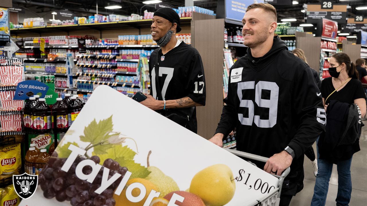 Raiders, Smith's take Las Vegas families on 'Holiday Huddle' shopping spree