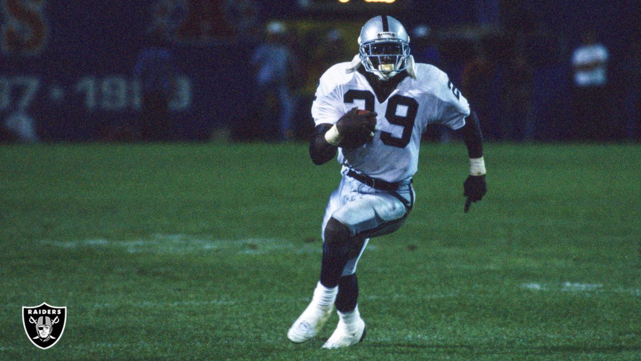 On This Date in Raiders History: Eric Dickerson inducted into the Hall of  Fame